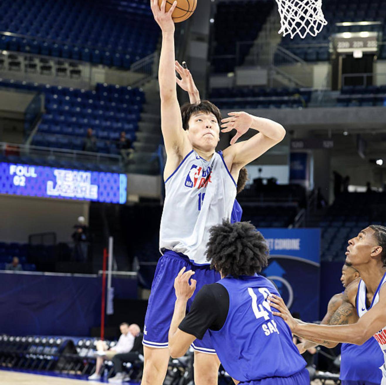 天博体育登录-青岛更新杨瀚森特训！NBA级教练一对一强化投篮，好性格助力融入