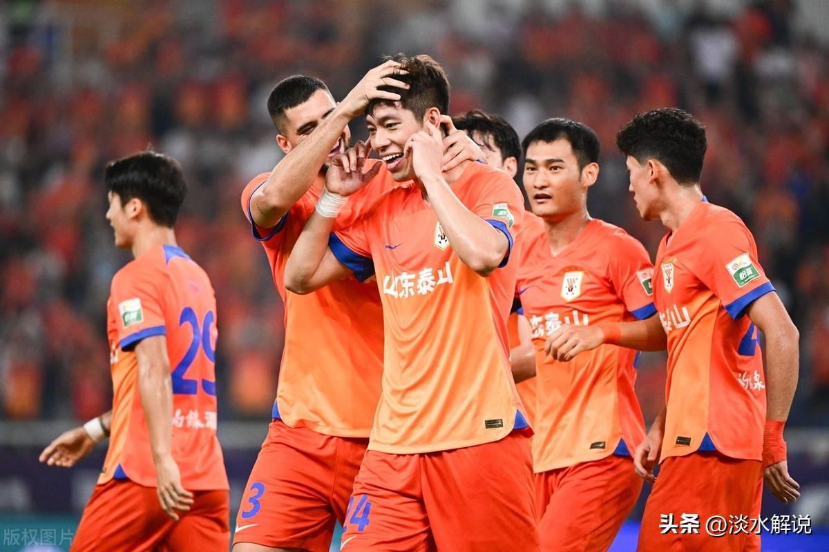 天博体育下载-中超半程最佳阵容：7本土4外援，蓉城5人申花3人，海港泰山0人的简单介绍